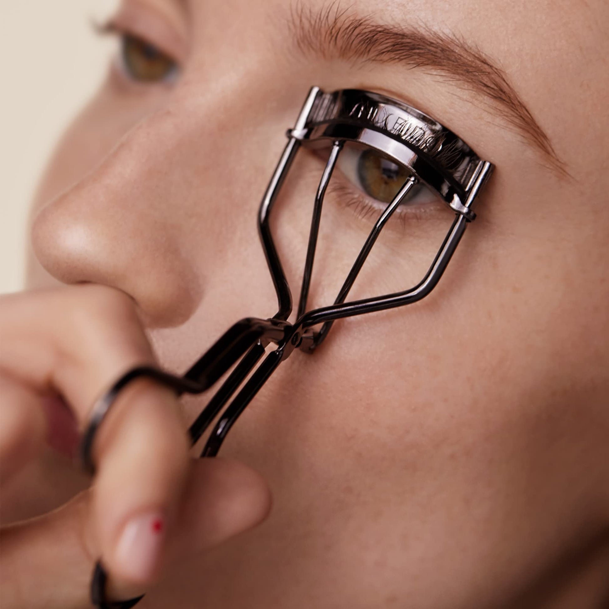 Shiseido Eyelash Curler - Crimps & Curls Lashes for Perfect, Eye-Framing Fringe - Gentle & Safe - Includes Replacement Pad Shiseido buy supplements canada