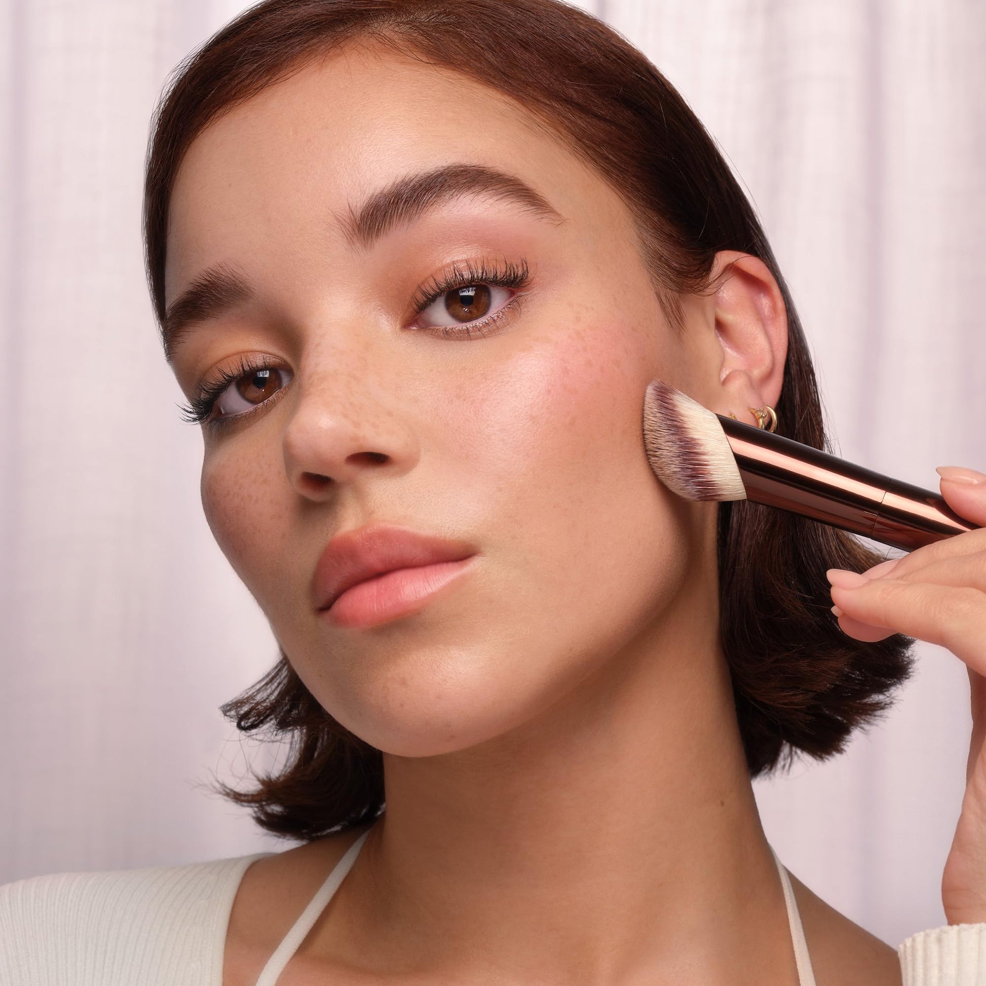 Hourglass Ambient Soft Glow Foundation Brush HOURGLASS buy supplements canada